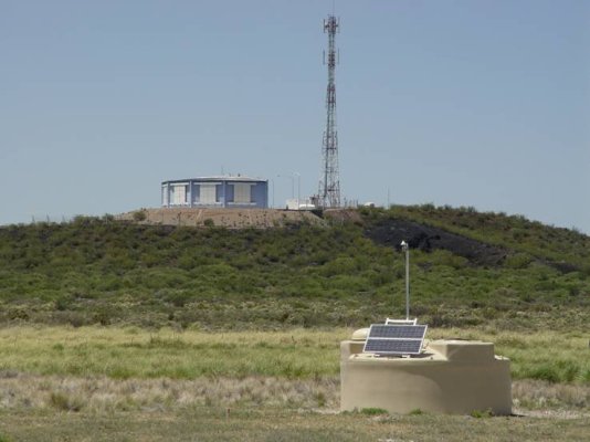 auger surface detector and fluorescence telescope